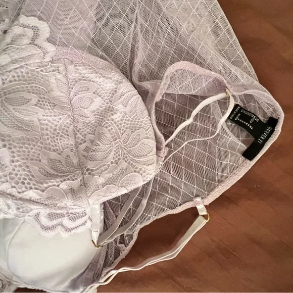 Forever 21 Sheer Lace Bodysuit
Pale Pink
Size M
Gently worn - Picture 5 of 5